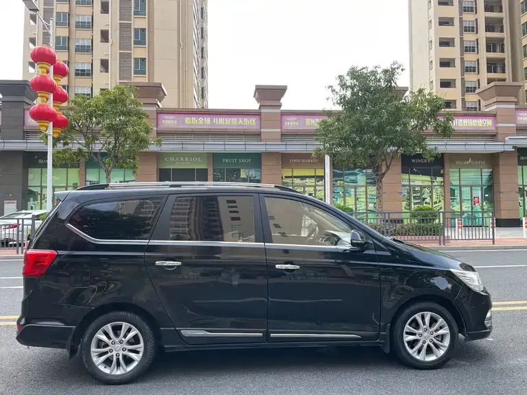 Baojun 730 1.5 L Manual Comfort 7-seat CN-V