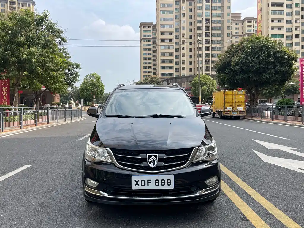 Baojun 730 1.5 L Manual Comfort 7-seat CN-V