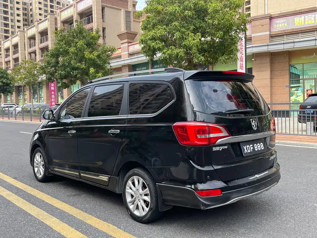 Baojun 730 1.5 L Manual Comfort 7-seat CN-V