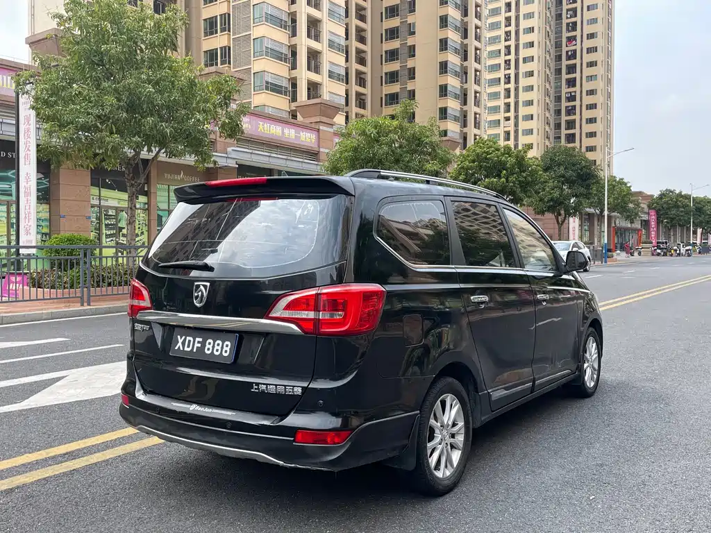 Baojun 730 1.5 L Manual Comfort 7-seat CN-V