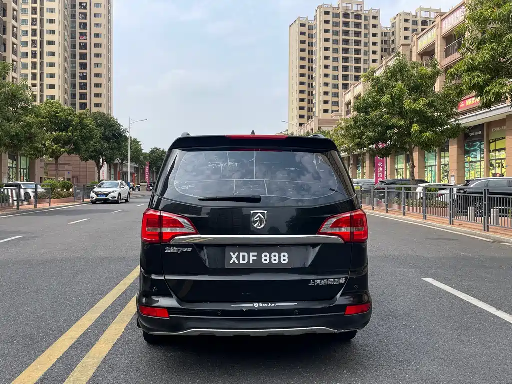 Baojun 730 1.5 L Manual Comfort 7-seat CN-V