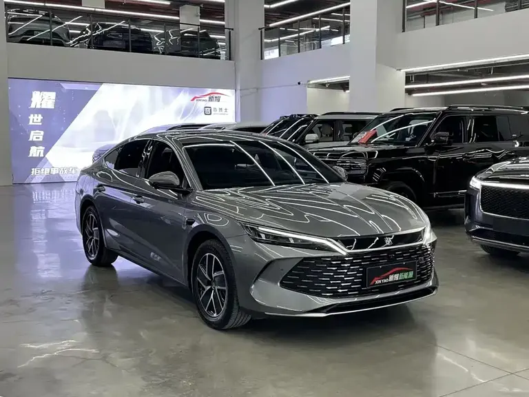 BYD Qin L DM-i Smart Drive 120 KM Transcend