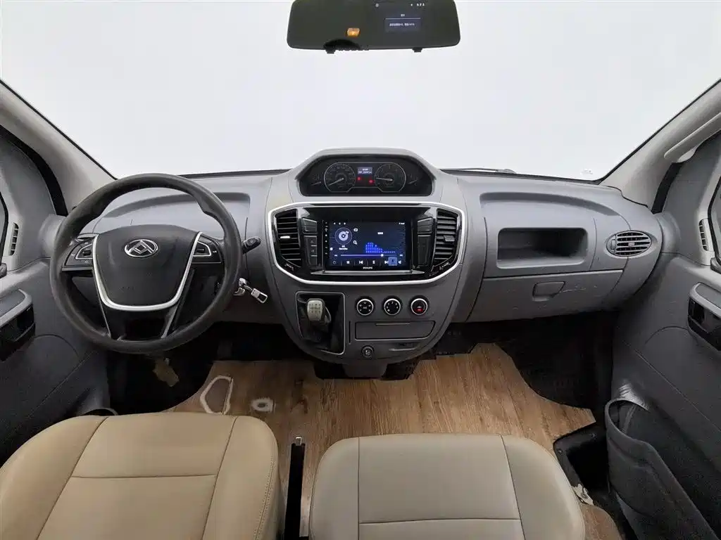Xintu V80 新途V80 2018款 2.5 T 6挡手动傲运通改款短轴超低顶5-6座