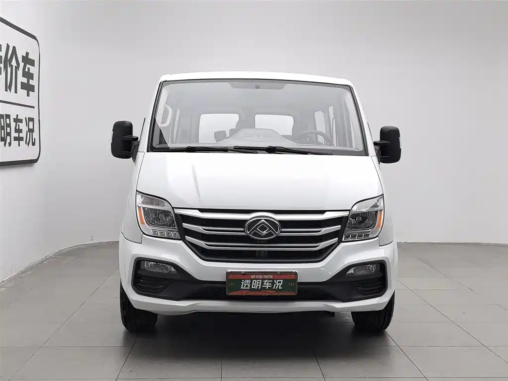 Xintu V80 新途V80 2018款 2.5 T 6挡手动傲运通改款短轴超低顶5-6座