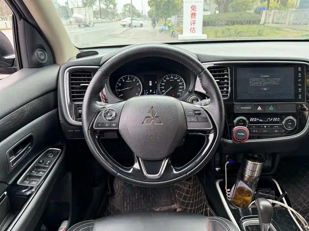 Outlander 2.0 L 2 WD Smooth Enjoyment 7-seat