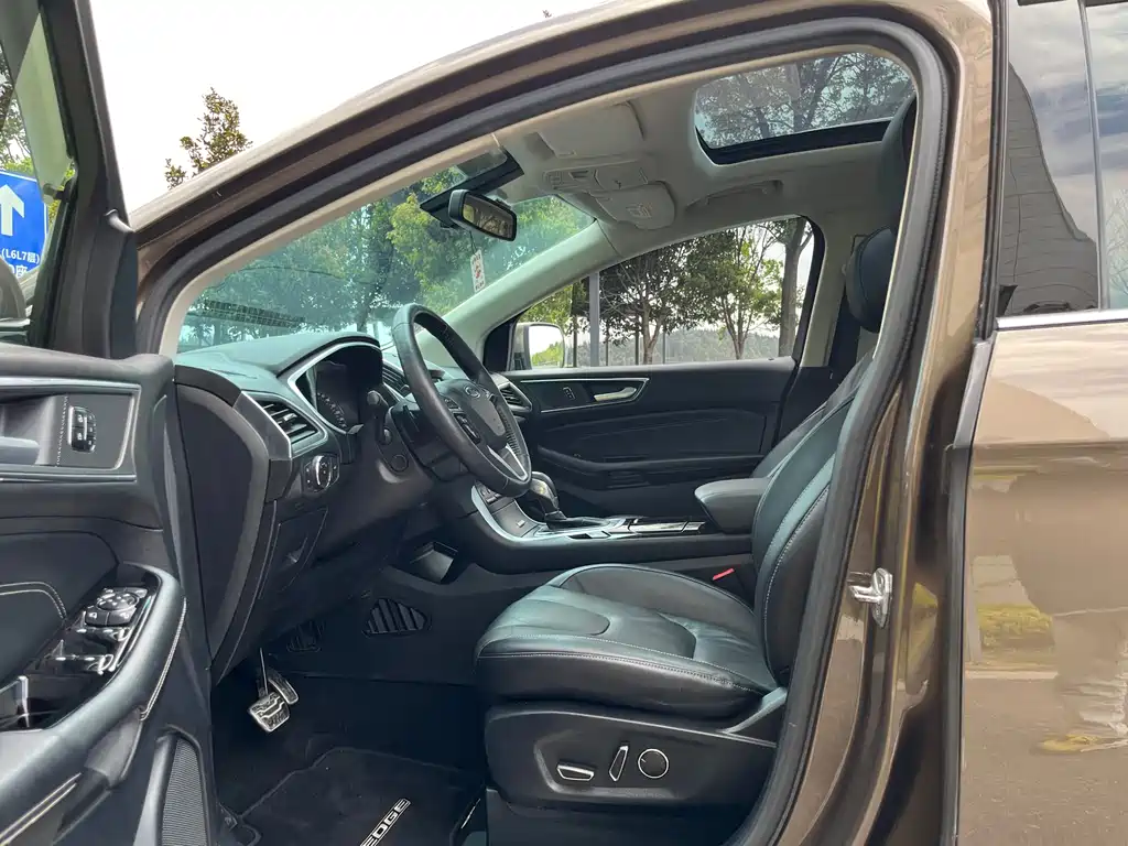 Edge EcoBoost 245 4 WD Supreme Sharp 7-seat
