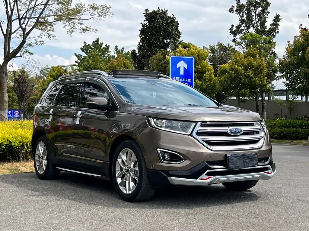 Edge EcoBoost 245 4 WD Supreme Sharp 7-seat