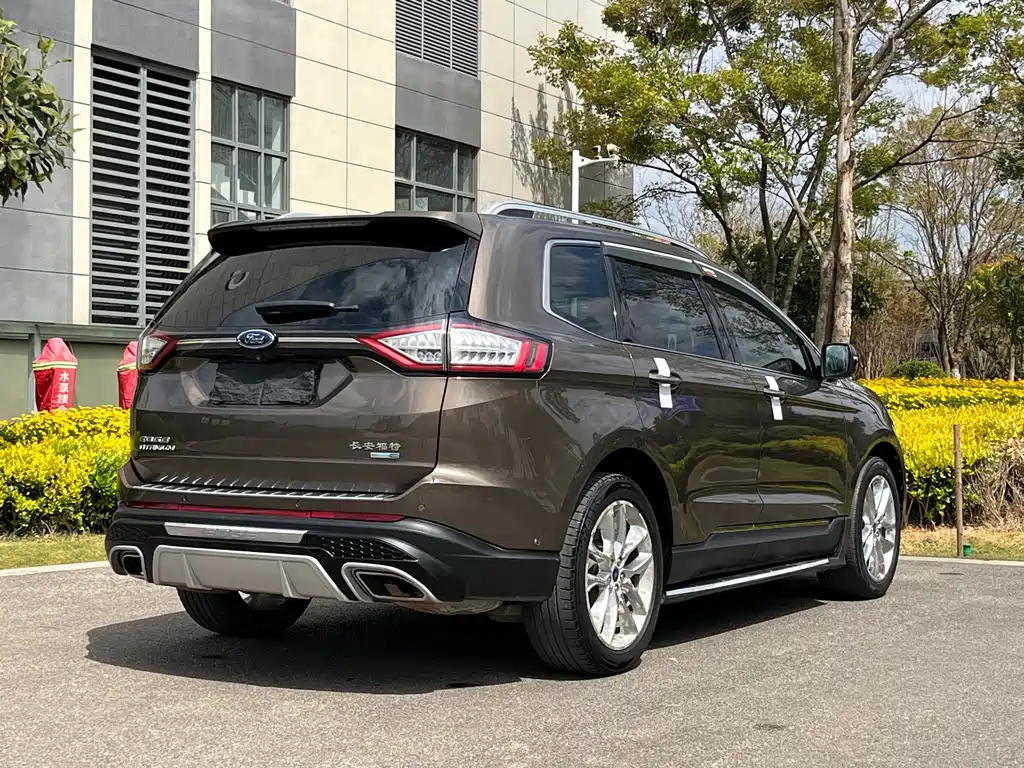 Edge EcoBoost 245 4 WD Supreme Sharp 7-seat