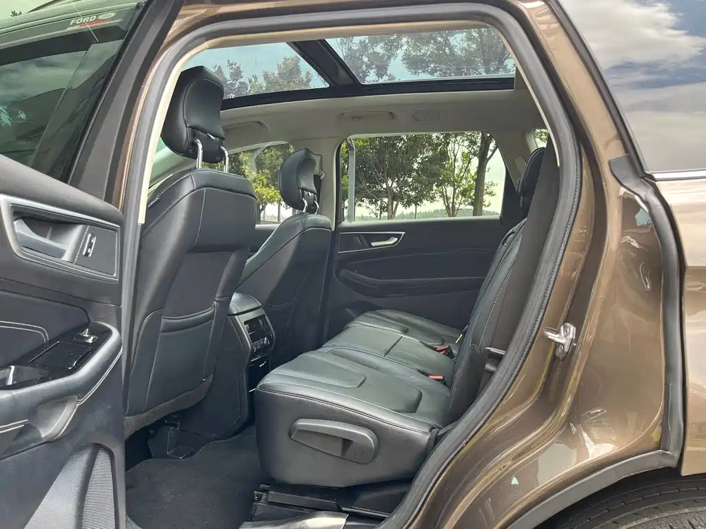 Edge EcoBoost 245 4 WD Supreme Sharp 7-seat