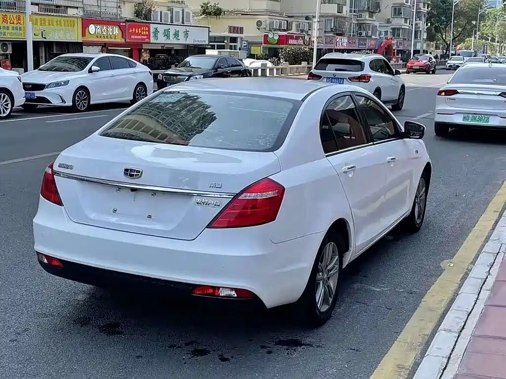 Emgrand Sedan Million 1.3 T CVT Distinguished