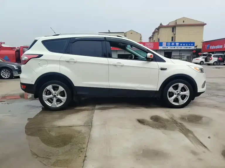 Ford Kuga EcoBoost 180 2 WD Fine Wing
