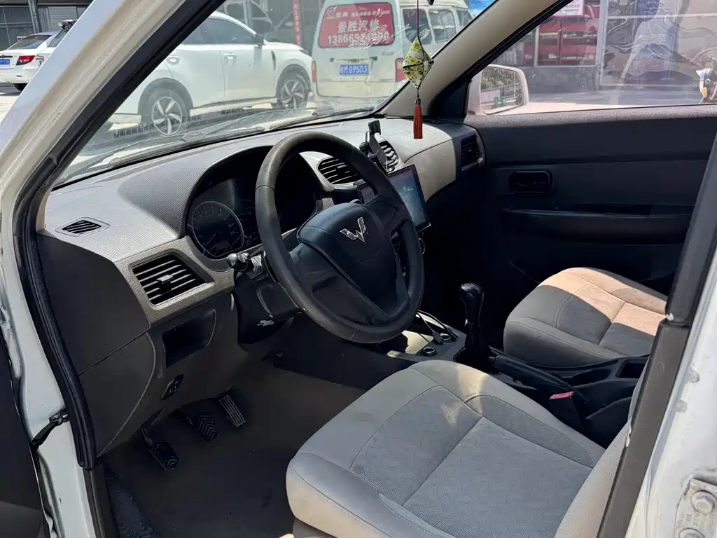 Wuling Hongguang 1.5 L S Standard L2 B