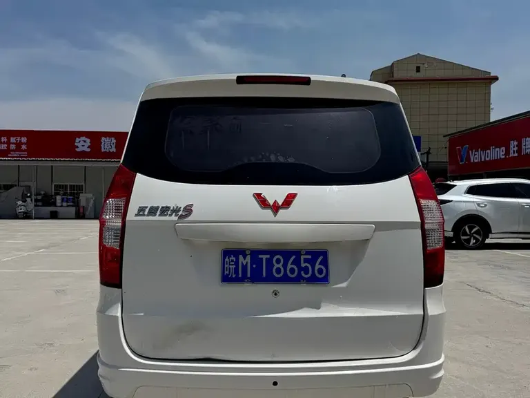 Wuling Hongguang 1.5 L S Standard L2 B