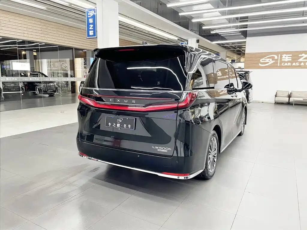 Lexus LM 500 h 6-seat Supreme