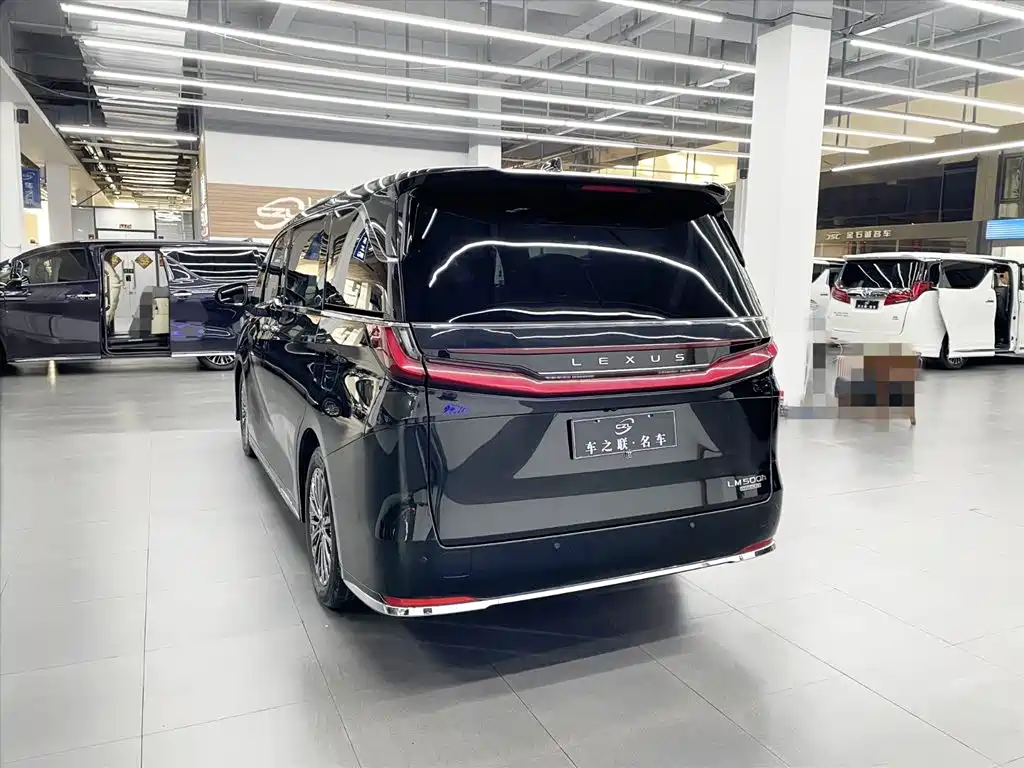Lexus LM 500 h 6-seat Supreme