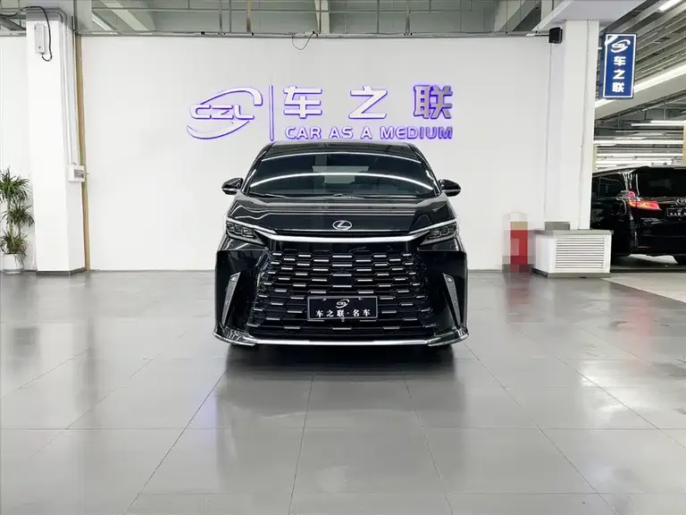 Lexus LM 500 h 6-seat Supreme