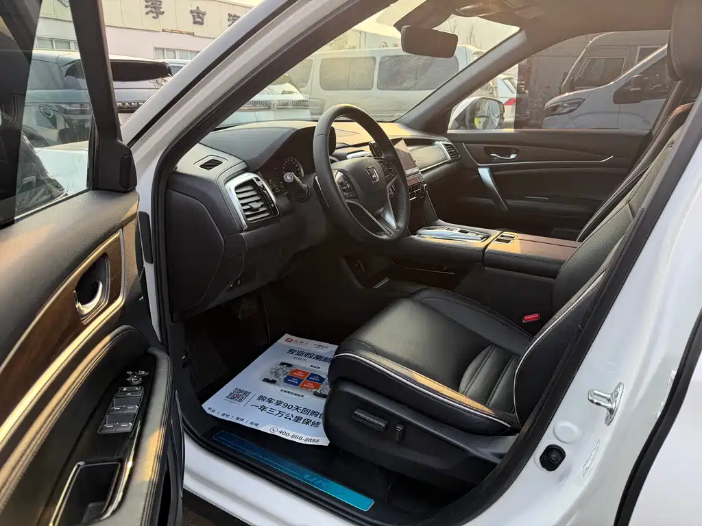 Honda UR-V 370 TURBO 4 WD Premium CN-V