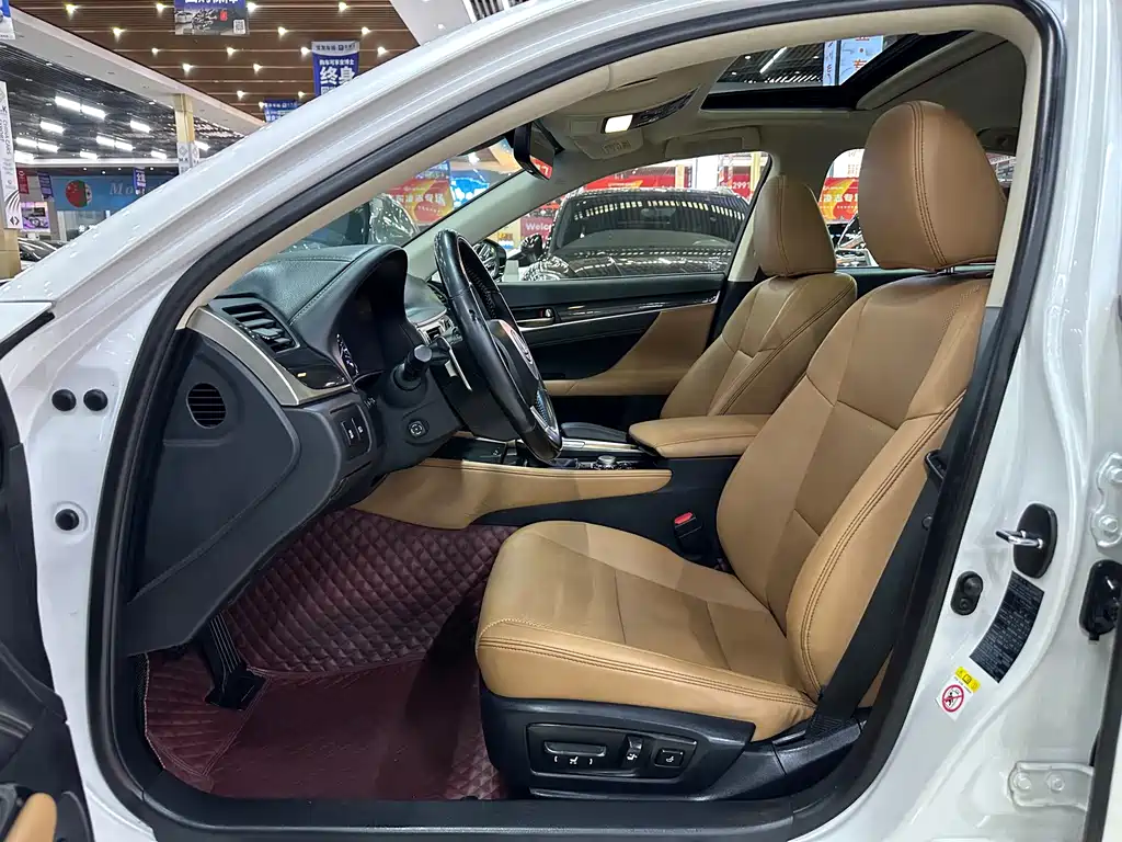 Lexus GS 200 t Leading