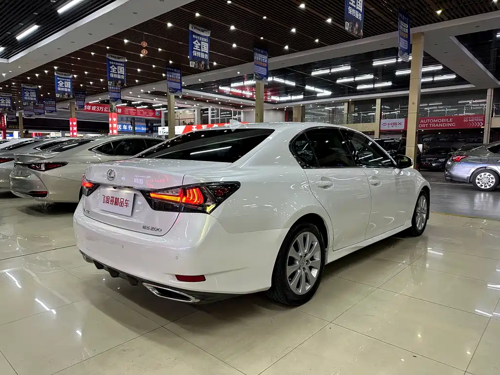 Lexus GS 200 t Leading