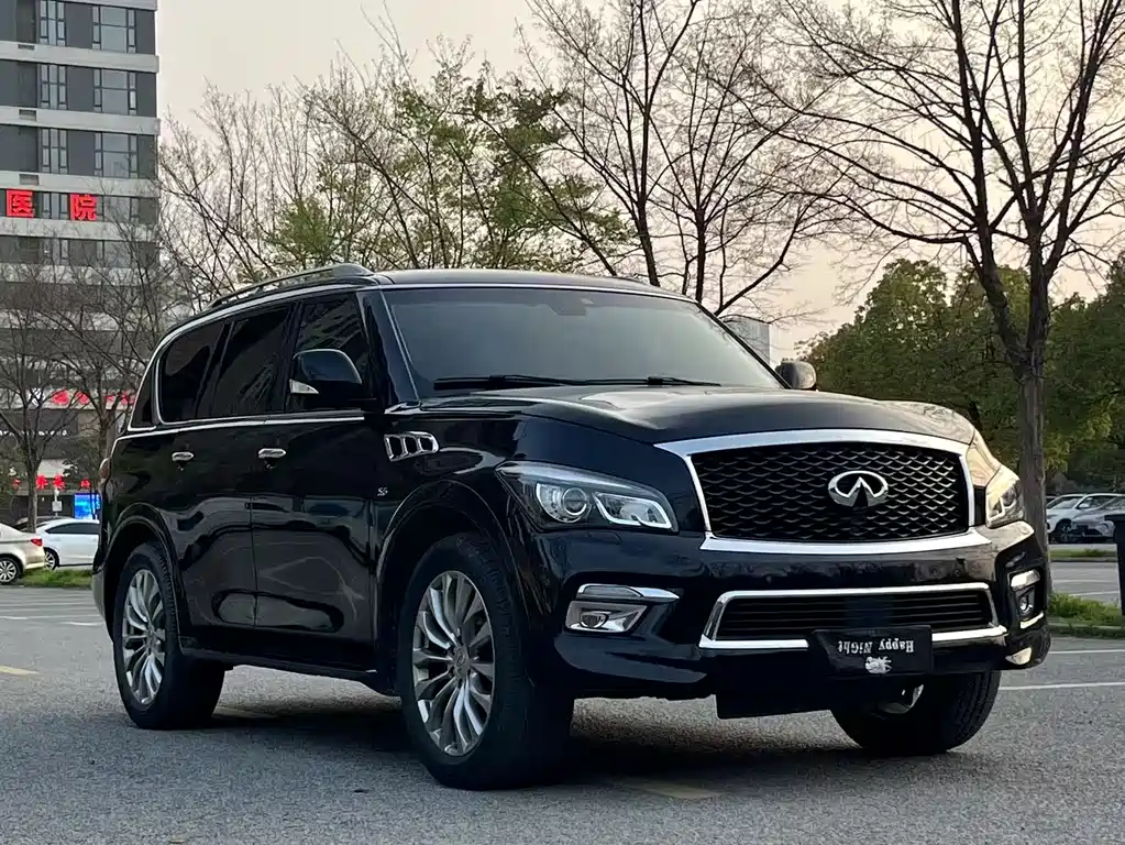 Infiniti QX80 5.6 L 4 WD