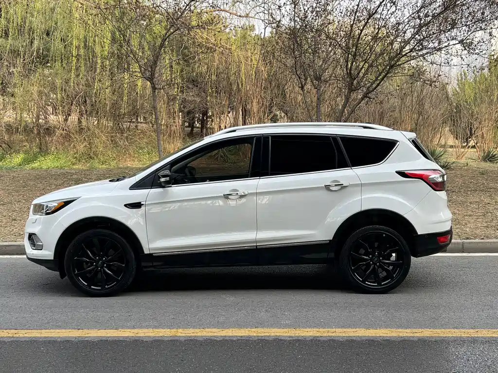 Kuga EcoBoost 245 4 WD Sport