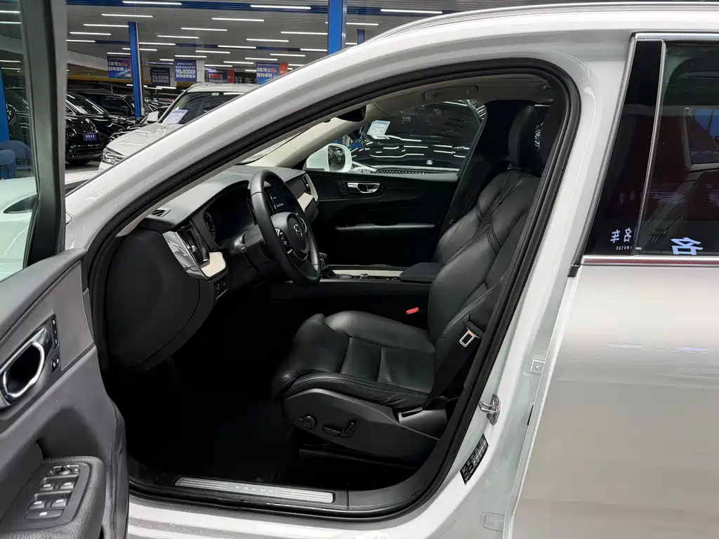 Volvo XC60 T5 4 WD Smart Grace Luxury