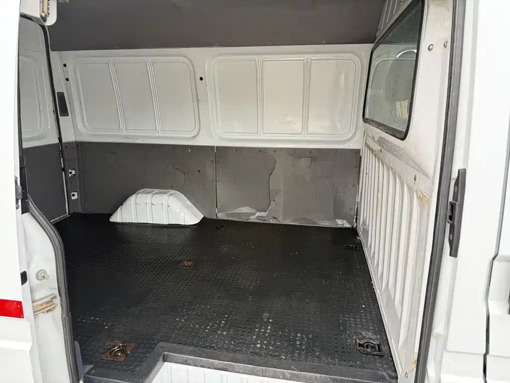 Transit Custom 2.8 T Commercial SWB Mid Roof 3-seatJX493