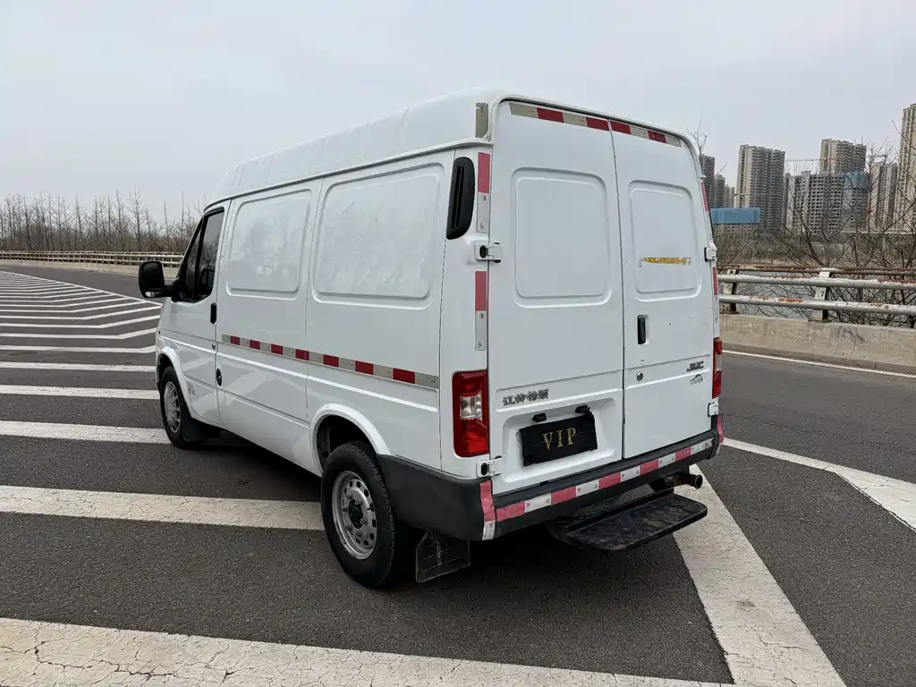 Transit Custom 2.8 T Commercial SWB Mid Roof 3-seatJX493