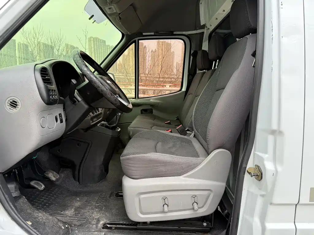 Transit Custom 2.8 T Commercial SWB Mid Roof 3-seatJX493
