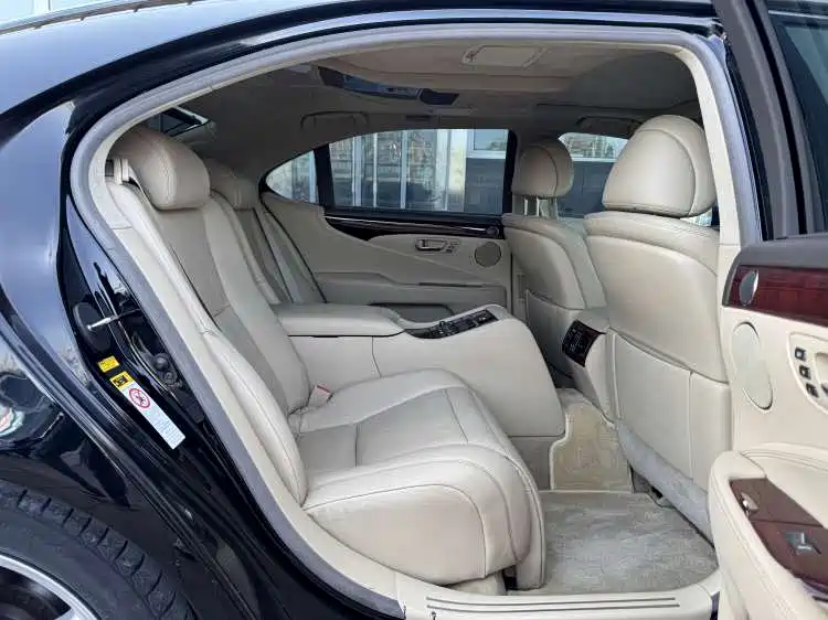 Lexus LS 460 L Distinguished