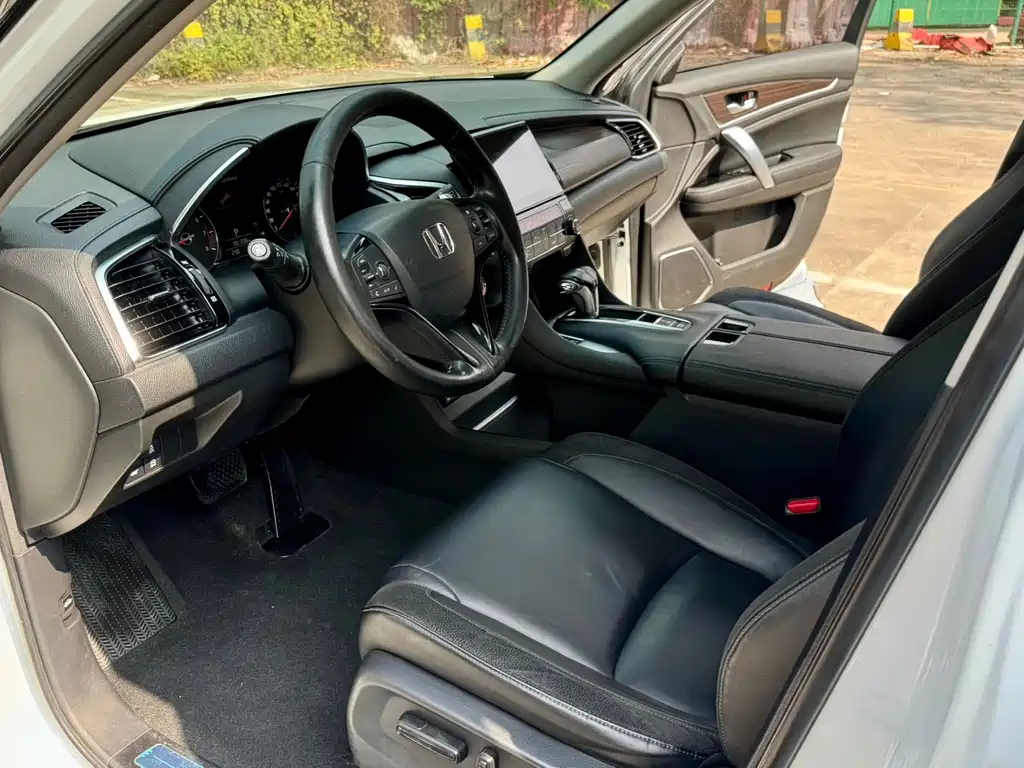 Avancier 240 TURBO 2 WD Premium