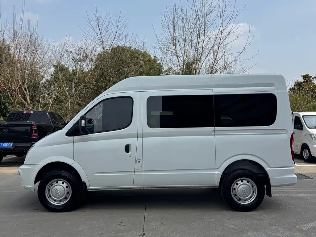 Xintu V80 2.0 T Manual Classic Aoyuntong SWB Mid Roof 5 6-seat