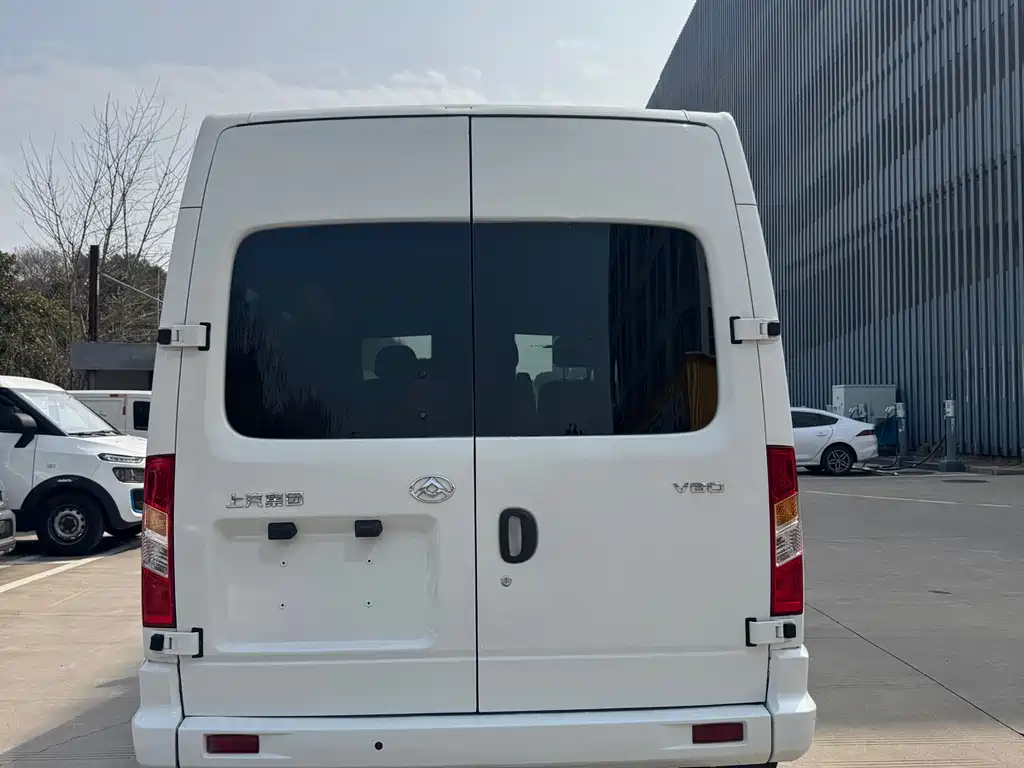 Xintu V80 2.0 T Manual Classic Aoyuntong SWB Mid Roof 5 6-seat