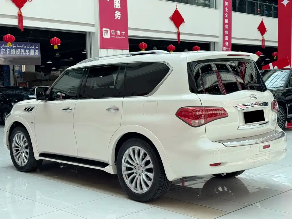 Infiniti QX80 5.6 L 4 WD