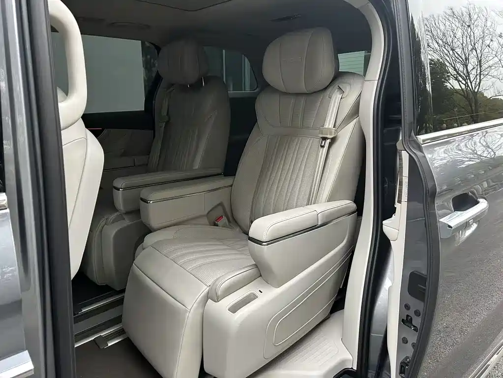 Roewe iMAX8 400 TGI Premium