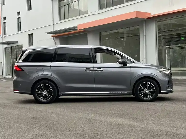 Roewe iMAX8 400 TGI Premium