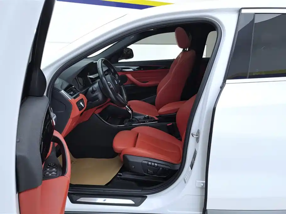 BMW X2 sDrive25 i Leading M Offroad Package
