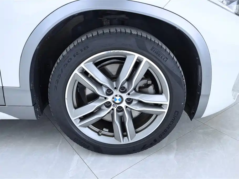BMW X2 sDrive25 i Leading M Offroad Package