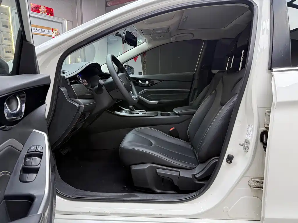 Venucia D60 PLUS 1.6 L XL CVT Joy Leading