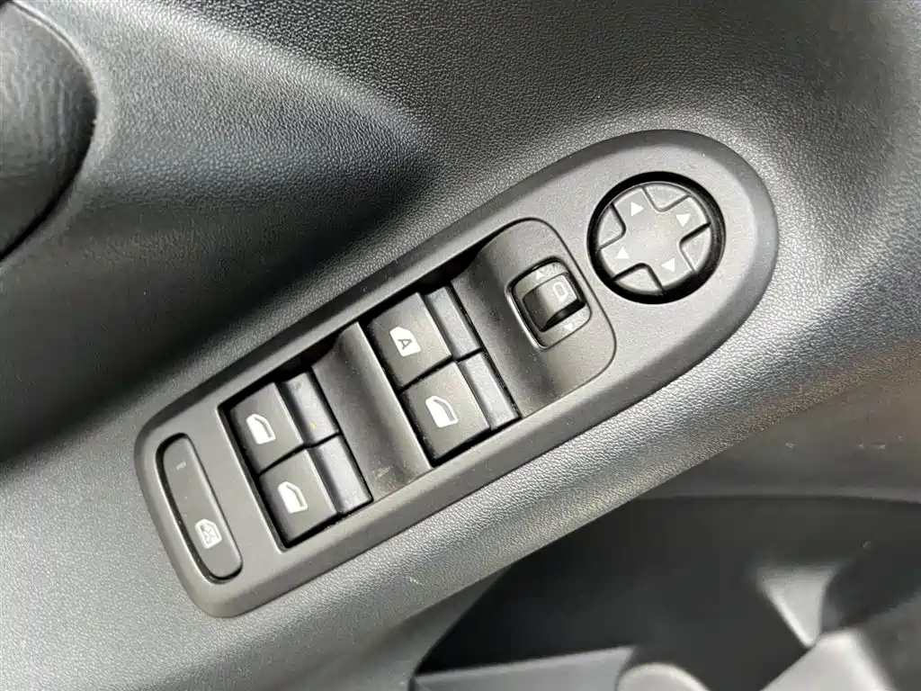 Citroën C3-XR 雪铁龙C3-XR 2015款 1.6 THP 自动智能型