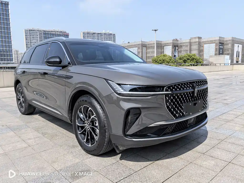 Nautilus 2.0 T 4 WD Premium