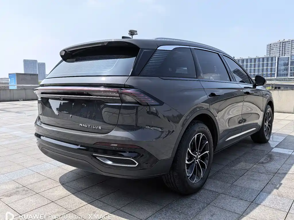 Nautilus 2.0 T 4 WD Premium