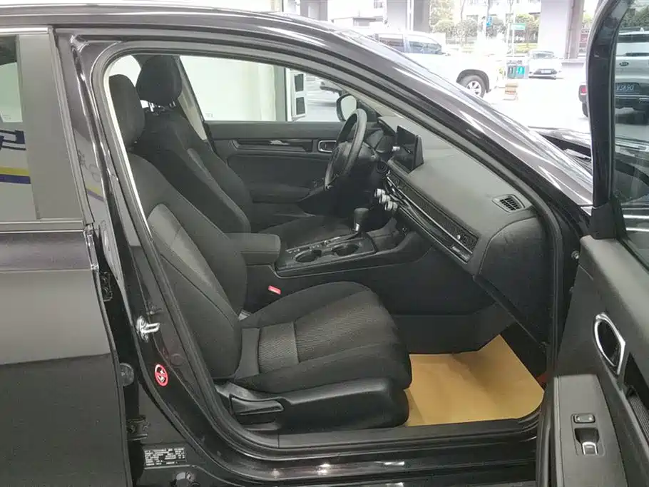 Integra 240 TURBO CVT Leading