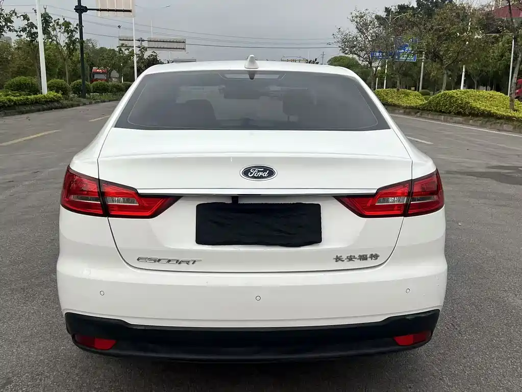 Escort Facelift 1.5 L Auto Quality Enjoyment( ) CN-VI