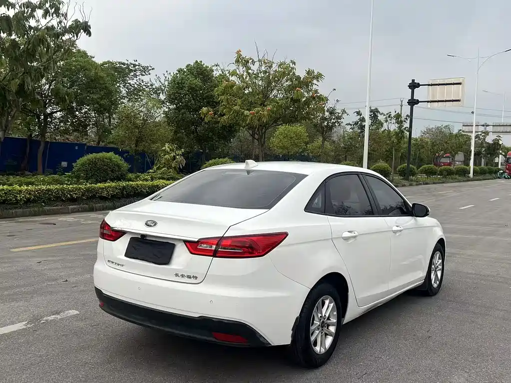 Escort Facelift 1.5 L Auto Quality Enjoyment( ) CN-VI