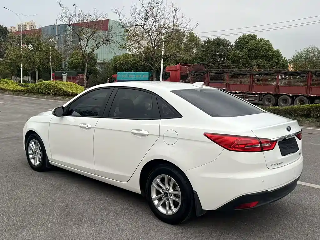 Escort Facelift 1.5 L Auto Quality Enjoyment( ) CN-VI