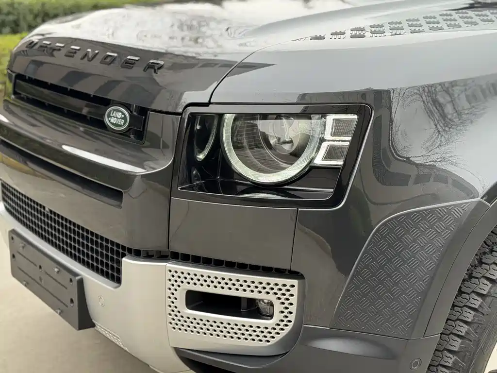 Land Rover Defender 110 3.0 T P400 Dark Special Edition