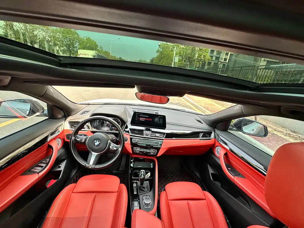 BMW X2 sDrive25 i Leading M Sport Package