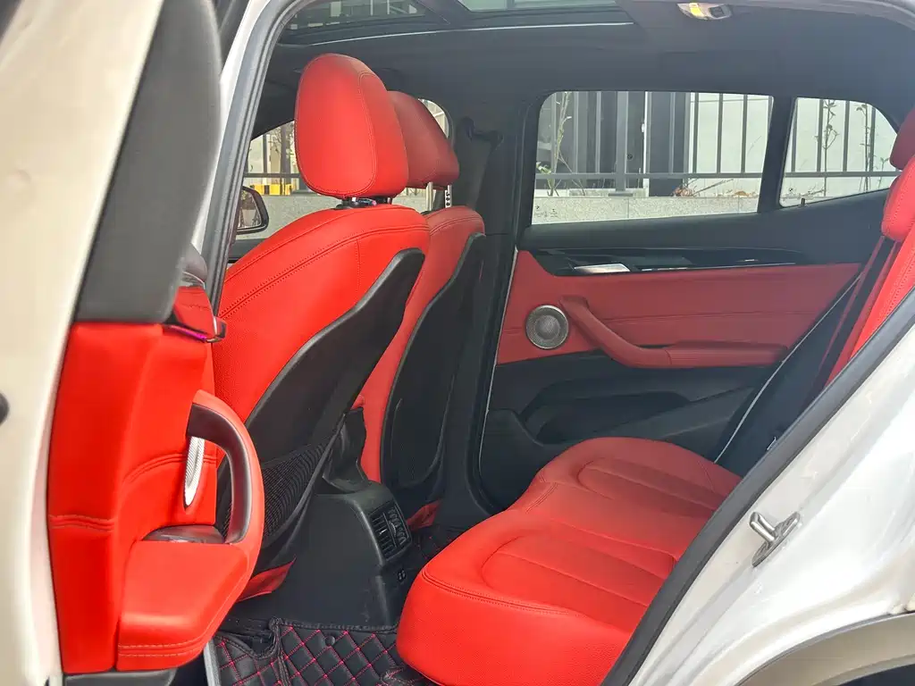 BMW X2 sDrive25 i Leading M Sport Package