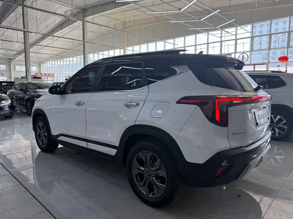 Seltos 1.5 L CVT Luxury